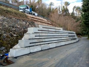 Sp56 in località Giucano a Fosdinovo i lavori sul versante della frana
