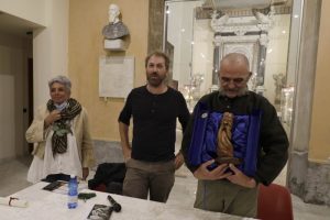 Giovanni Lindo Ferretti, a destra, premiato a Fivizzano in occasione del Lunigiana Film Festival