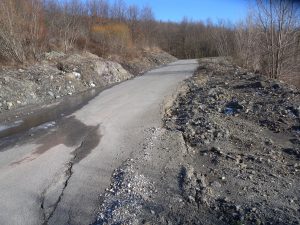 Un tratto franato della strada di Succisa