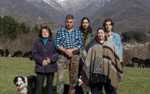 Una delle foto di Mattia Crocetti, in cui viene ritratta la famiglia Boschetti per la campagna pubblicitaria di Dolce & Gabbana