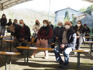 Fornoli, i residenti presenti alI'incontro con amministratori e italgas per illustrazione la situazione relativa al passaggio al metano (foto Massimo Pasquali)