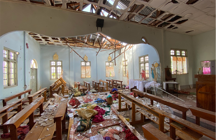 In Myanmar bomba su una chiesa a Loikaw In Myanmar bomba su una chiesa a Loikaw