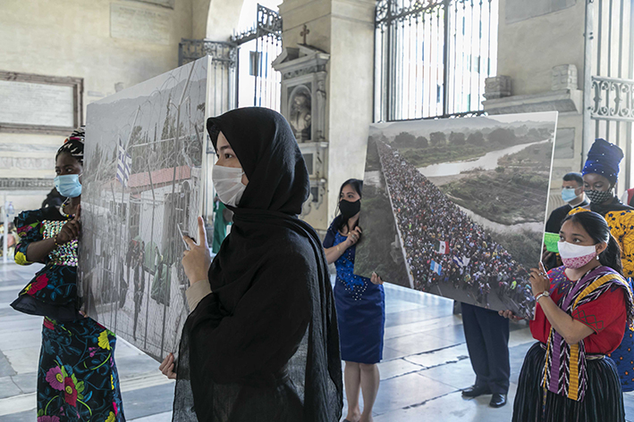 Giornata del Rifugiato: quel mondo di “invisibili” relegati in campi di “accoglienza”
