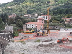 La situazione attuale al ponte di Albiano con le ruspe al lavoro per la ricostruzione