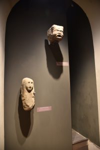 Il doccione (in alto) e il “facion” in basso