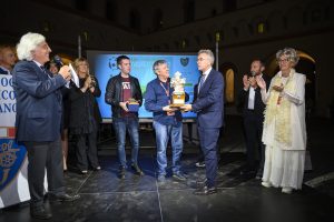 La premiazione di Gianni e Riccardo Bertoni con il Premio Milano 2019, evento clou della stagione motoristica del Club Milanese Automotoveicoli d’Epoca.