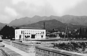 Foto degli anni '50, con Piazza Aeronautica e il palazzo comunale di Villafranca
