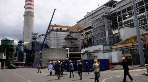 Alcuni lavoratori alla centrale Enel di Spezia