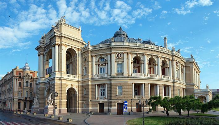 Odessa città ucraina bella e allegra che vive giorni di paura e distruzione