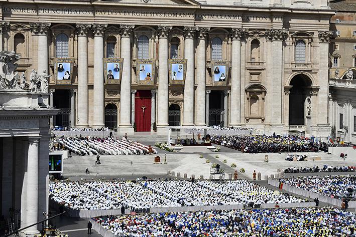Charles de Foucauld. Accanto a ogni uomo in totale povertà Charles de Foucauld. Accanto a ogni uomo in totale povertà