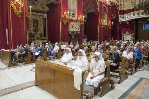 I fedeli presenti alla seconda serata del triduo, con mons. Corrado Sanguineti, vescovo di Pavia. (foto Walter Massari)