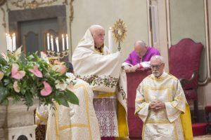 La terza serata del triduo, con mons. Alberto Silvani. (foto Walter Massari)