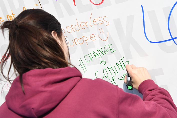 Meno slogan, più dibattito sui temi veri Meno slogan, più dibattito sui temi veri
