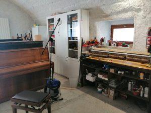 L’interno del laboratorio di Stefano Valentini a Mocrone