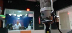 Uno studio radiofonico