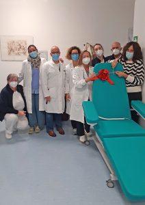 La donazione di una poltrona chemioterapica al Day Hospital di Fivizzano