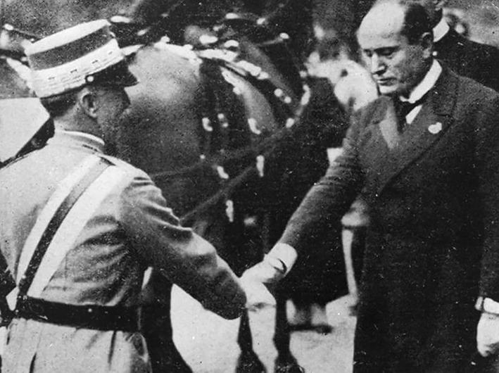 Ottobre 1922: Mussolini è al governo il fascismo al potere Ottobre 1922: Mussolini è al governo il fascismo al potere