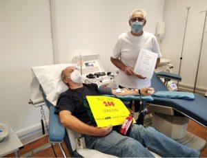 Massimo Agostini, festeggiato per aver raggiunto il traguardo delle 100 donazioni