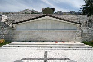 Il sacrario delle vittime di Vinca