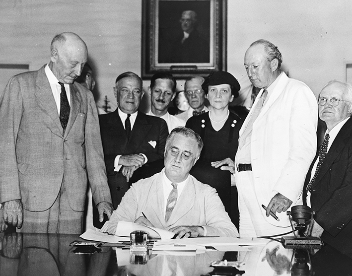 New Deal, quel “nuovo corso” che indirizzò l’economia e la politica del secondo dopoguerra New Deal, quel “nuovo corso” che indirizzò l’economia e la politica del secondo dopoguerra