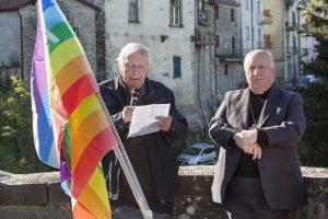  il parroco di Villafranca, don Giovanni Barbieri (a sinistra) e il vescovo emerito Mons. Alberto Silvani (Foto Walter Massari)