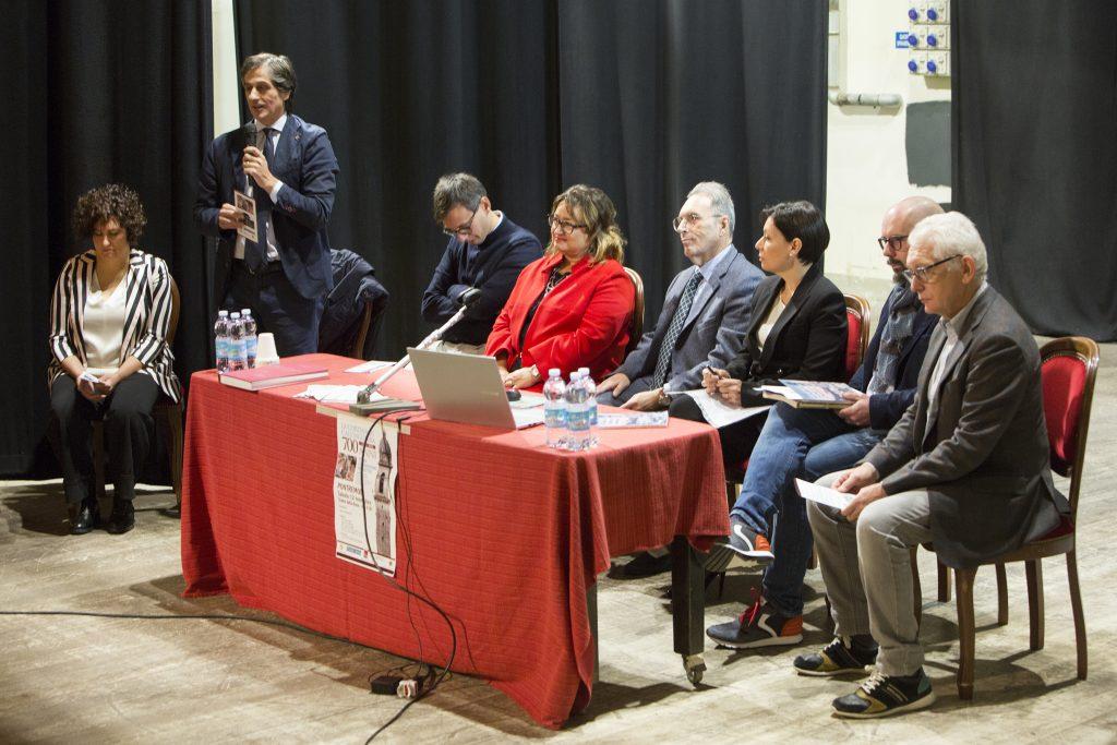L'intervento del sindaco di Pontremoli, Jacopo Ferri. (Foto Walter MassarI)