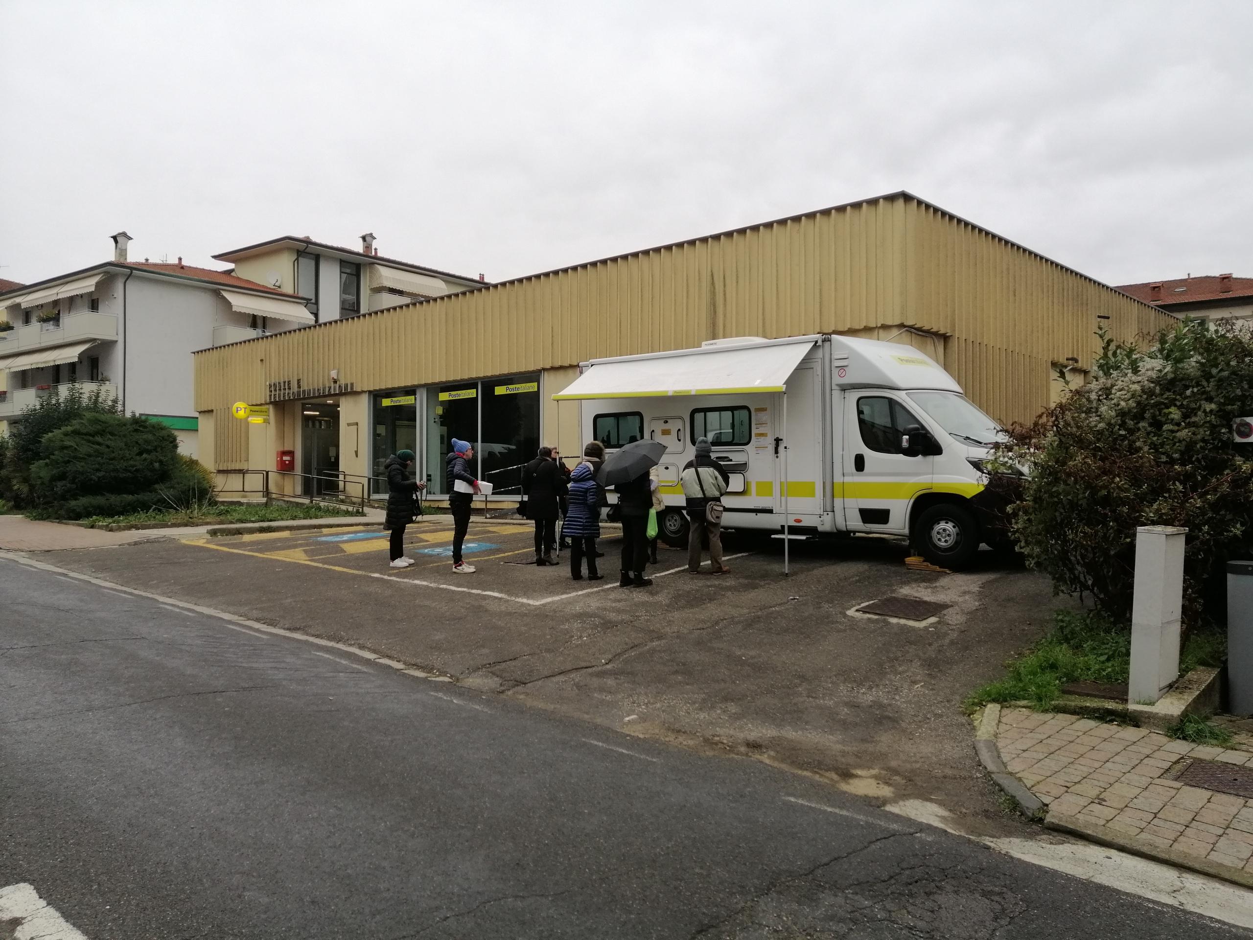 Poste: una soluzione che non risolve i disagi dei cittadini Poste: una soluzione che non risolve i disagi dei cittadini