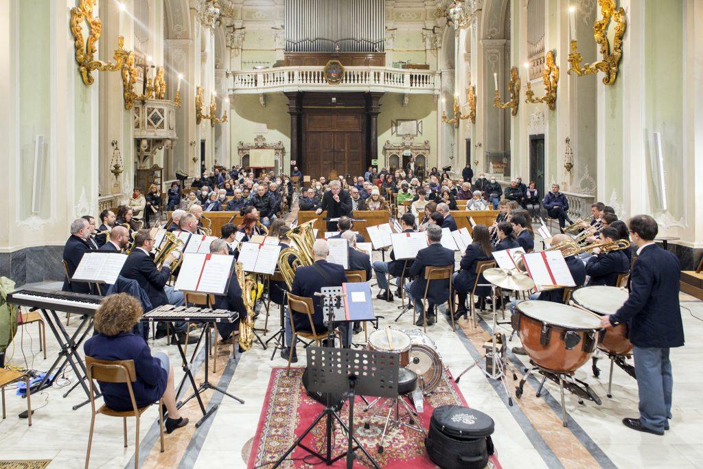 L'esibizione della Musica Cittadina in occasione di Santa Cecilia (foto Walter MassarI)