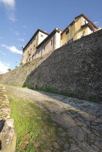 Un tratto delle mura Medicee a Fivizzano