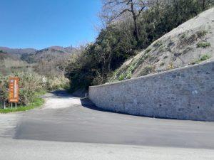 I lavori di consolidamento alla collina della Pieve di Montedivalli.