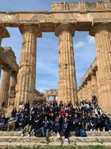 Foto di gruppo degli studenti del Classico di Aulla durante il viaggio in Sicilia