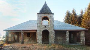 La facciata del santuario della Madonna del Monte