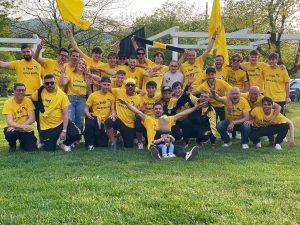 Giocatori e supporter della Villafranchese