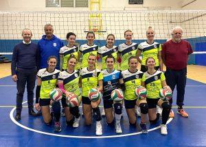 La formazione, allenatori e dirigenti del Volley Team Lunigiana