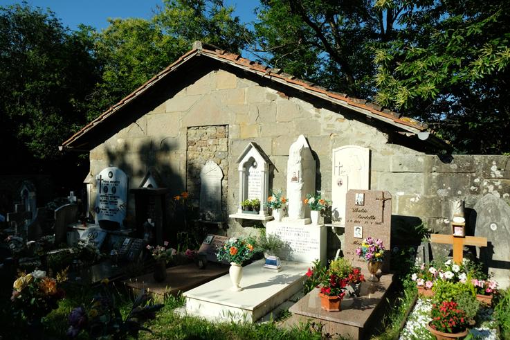 Danneggiato il tetto della cappella del cimitero di Traverde