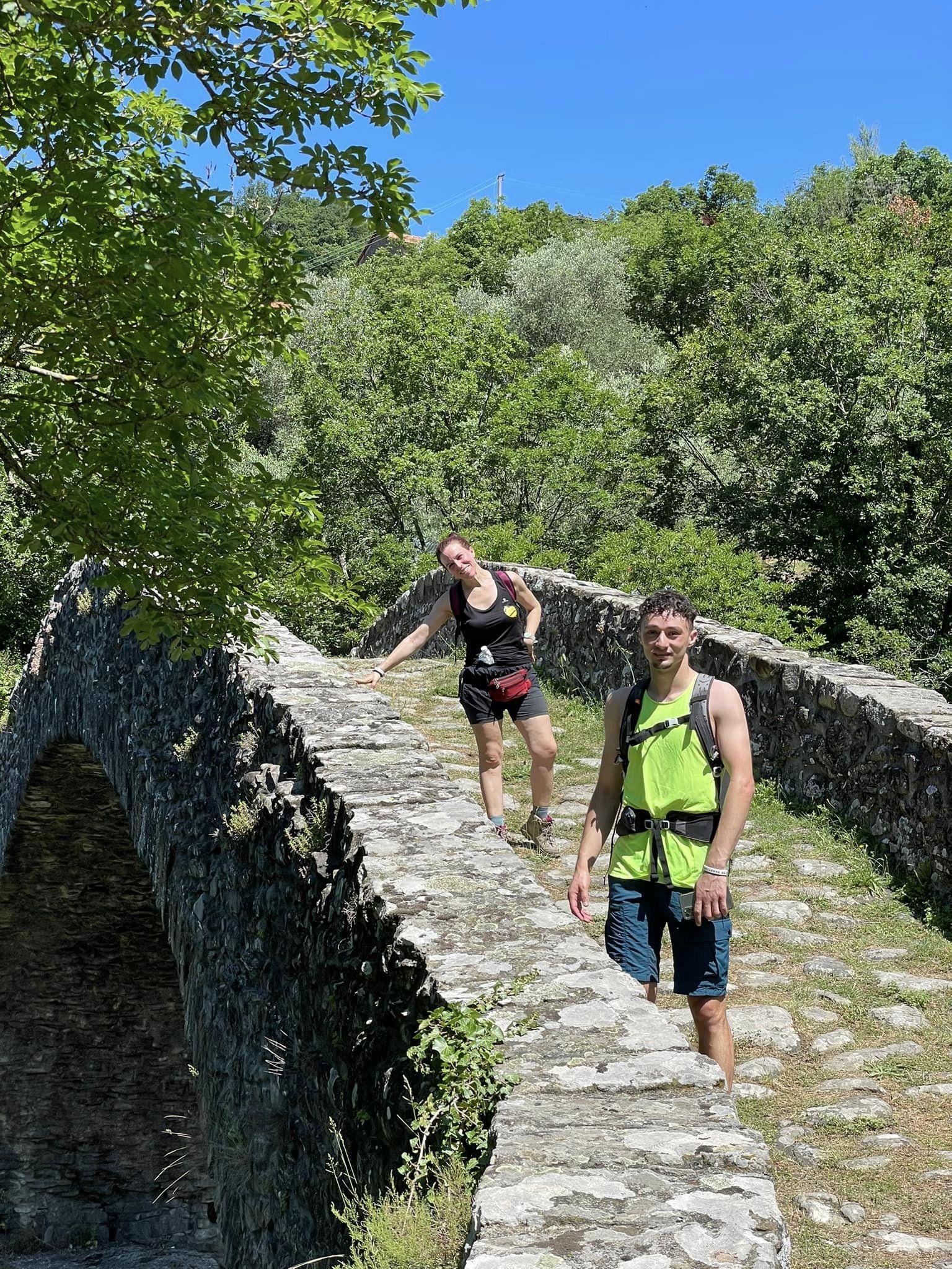 In 1.500 in cammino lungo il tracciato della via Francigena In 1.500 in cammino lungo il tracciato della via Francigena