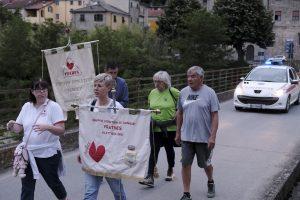 Alcuni momenti del passaggio della minimarcia (foto Massimo Pasquali) 