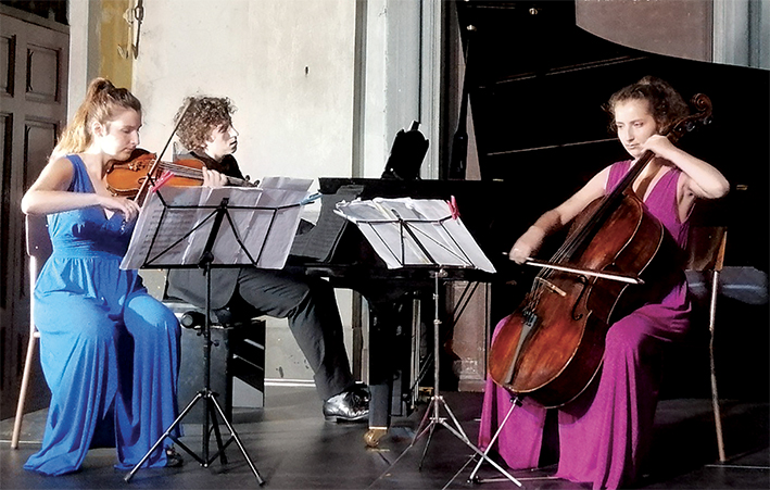 Molto apprezzato il concerto degli studenti del Conservatorio Mascagni a Pontremoli Molto apprezzato il concerto degli studenti del Conservatorio Mascagni a Pontremoli