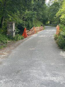 Il tratta della SP 36 a Zeri, nei pressi del ponte di Coloretta