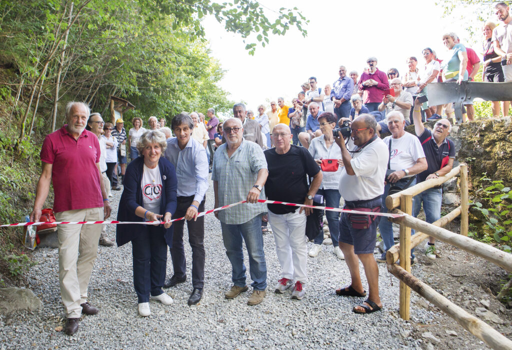 L'inaugurazione della fontana di Ronco Pietro a Pracchiola (Foto Walter Massari)
