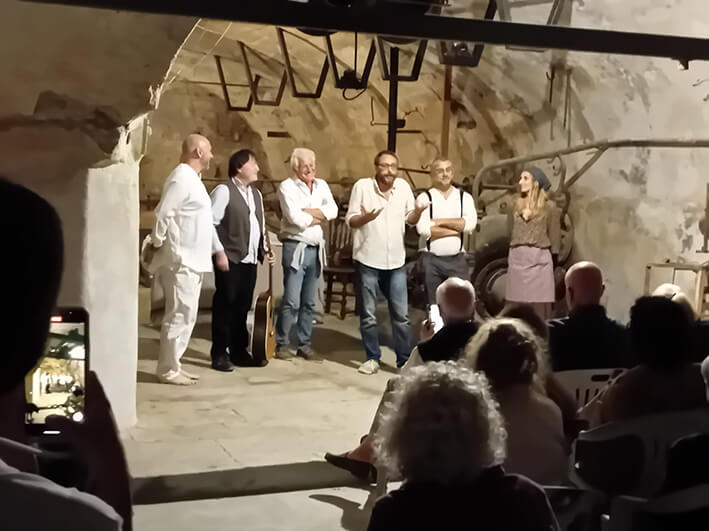 Pontremoli: “Il dio dei poveri” è andato in scena alla Villa la Cartiera Pontremoli: “Il dio dei poveri” è andato in scena alla Villa la Cartiera