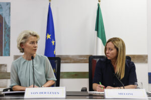 Ursula von der Leyen e Giorgia Meloni nella conferenza stampa a Lampedusa (Foto Presidenza UE)