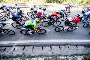 Il passaggio dei ciclisti del Giro di Lunigiana 2023
