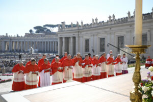 I 21 nuovi cardinali durante la celebrazione in piazza San Pietro