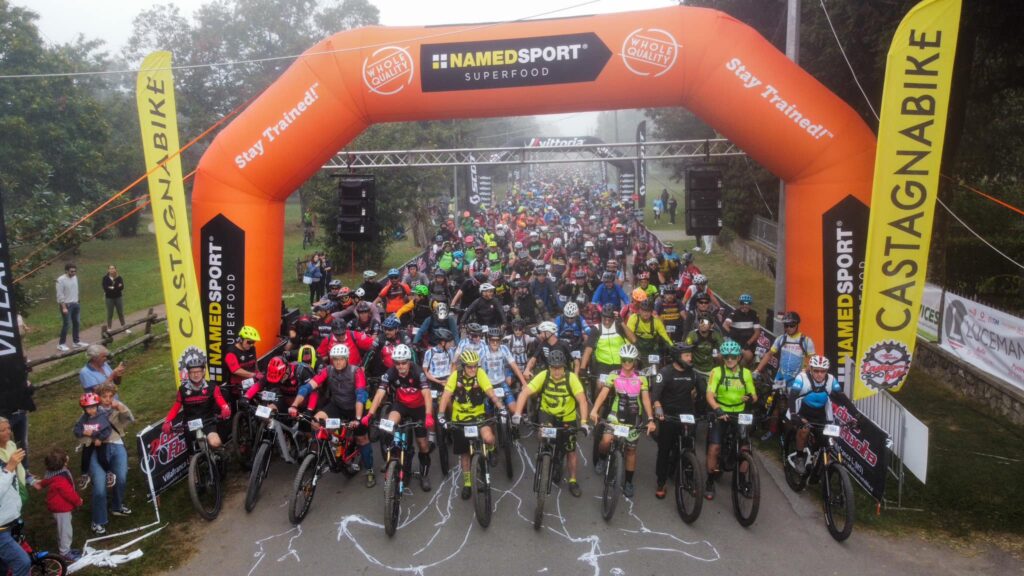 La linea di partenza della 19 Castagna Bike (Foto Lunigiana World)