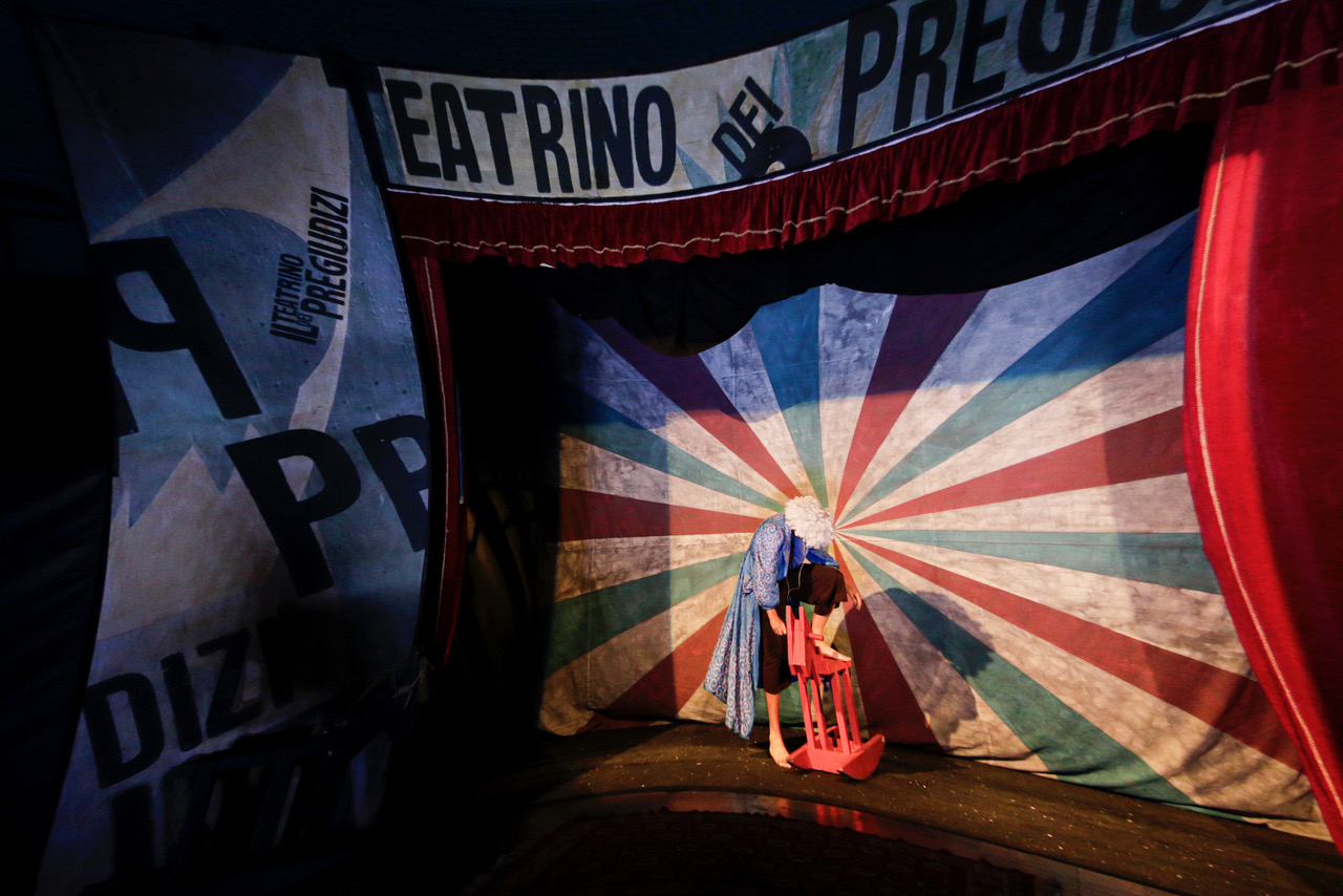 Il Teatro come mezzo per superare il pre-giudizio Il Teatro come mezzo per superare il pre-giudizio