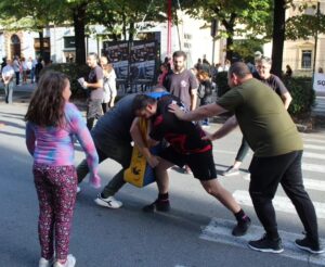 Un momento di "Massa in forma" con le lezione di rugby