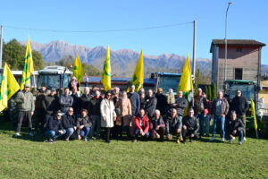 Foto di gruppo dei partecipanti alla Giornata del Ringraziamento ad Arpiola di Mulazzo