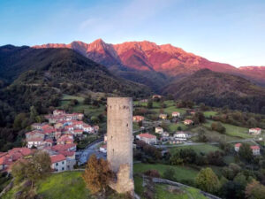 Una suggestiva immagine di Comano (foto Lunigiana World)