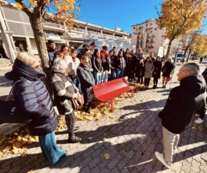 Aulla: l'inaugurazione della panchina rossa intitolata a Barbara Capovani